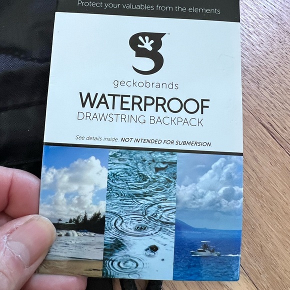 NEW Gecko-brands Black & Green Waterproof Drawstring Backpack Bag NEW with TAGS - Picture 3 of 6